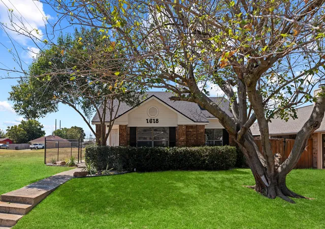 Photo 1 of Single family home for sale at 1618 Windmill Ln, Mesquite, TX 75149 | MLS# 21375802 | Listing updated on 2026-09-10
