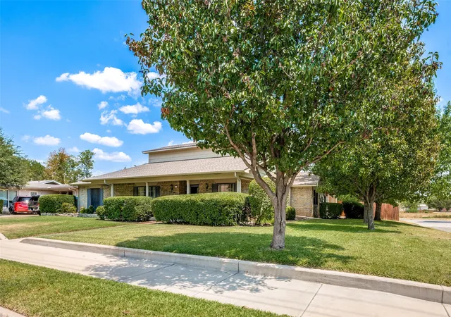 Photo 2 of Single family home for sale at 2500 Nottingham Dr, Denton, TX 76209 | MLS# 21374242 | Listing updated on 2026-09-13