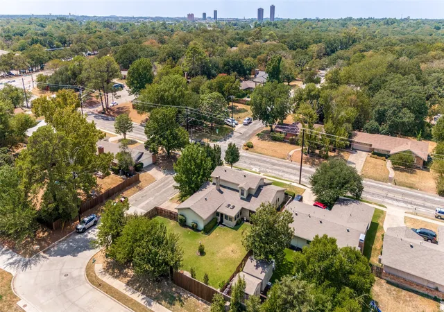 Photo 3 of Single family home for sale at 2500 Nottingham Dr, Denton, TX 76209 | MLS# 21374242 | Listing updated on 2026-09-13
