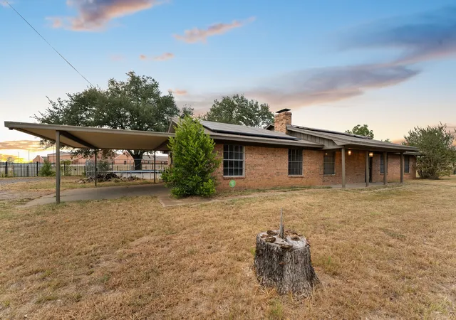 Photo 2 of Sale Pending at 623 E Kempner St, Mabank, TX 75147 | MLS# 21372492 | Listing updated on 2026-09-10