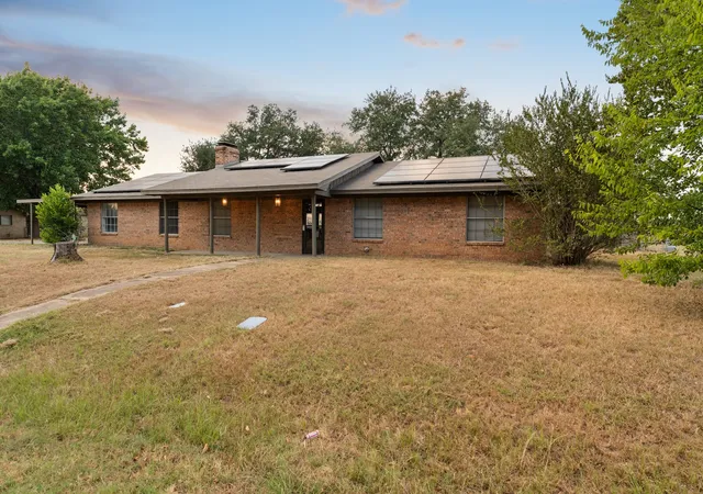 Photo 3 of Sale Pending at 623 E Kempner St, Mabank, TX 75147 | MLS# 21372492 | Listing updated on 2026-09-10