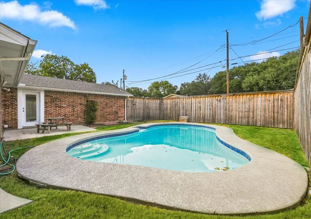 Photo 2 of Single family home for sale at 1405 Wind Cave Cir, Plano, TX 75023 | MLS# 21375870 | Listing updated on 2026-09-14