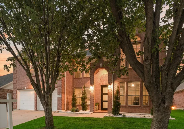 Photo 3 of Single family home for sale at 11709 Pheasant Crk Dr, Fort Worth, TX 76244 | MLS# 21375904 | Listing updated on 2026-09-08