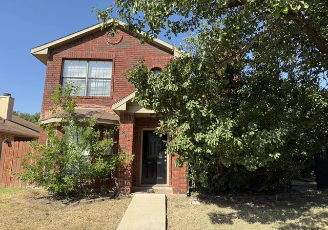 Photo 1 of Sale Pending at 941 Remington Trl, Mesquite, TX 75181 | MLS# 21375418 | Listing updated on 2026-09-08