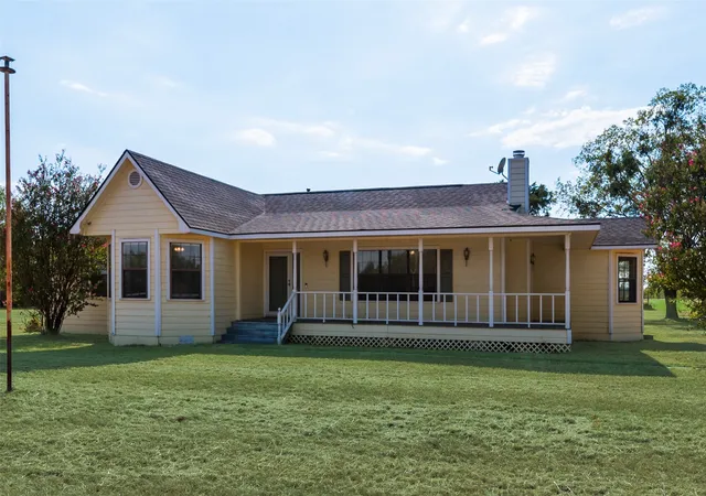 Photo 1 of Sale Pending at 17450 Fm 2613, Kemp, TX 75143 | MLS# 21364622 | Listing updated on 2026-10-07