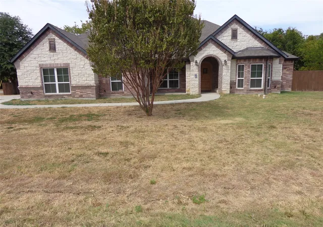 Photo 2 of Single family home for sale at 6617 Sunshine Dr, Arlington, TX 76016 | MLS# 21352391 | Listing updated on 2026-09-13