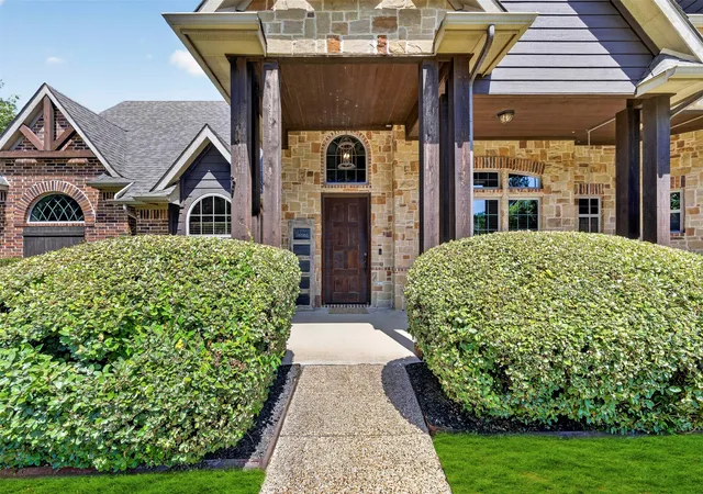 Photo 2 of Single family home for sale at 4082 Water Park Cir, Mansfield, TX 76063 | MLS# 21375520 | Listing updated on 2026-10-04