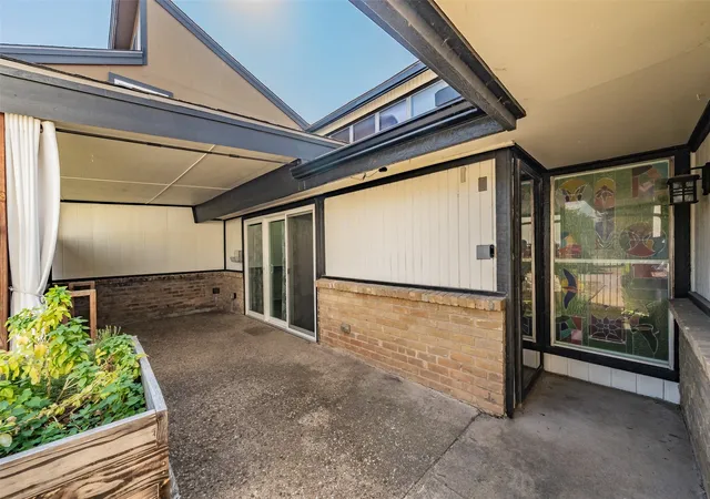 Photo 4 of Sale Pending at 5520 Willow Cir, Fort Worth, TX 76112 | MLS# 21374860 | Listing updated on 2026-10-01