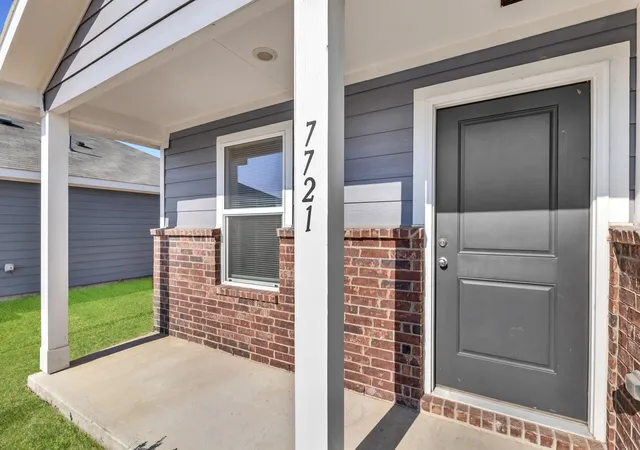 Photo 3 of Single family home for sale at 7721 Skier Dr, Mc Kinney, TX 75071 | MLS# 21374746 | Listing updated on 2026-09-28