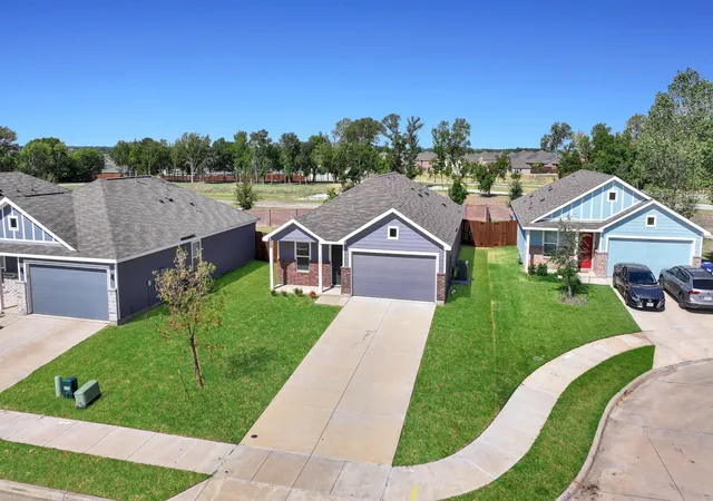 Photo 3 of Single family home for sale at 7721 Skier Dr, Mc Kinney, TX 75071 | MLS# 21374746 | Listing updated on 2026-09-28