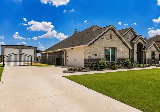 Photo 2 of Single family home for sale at 198 Spanish Moss Trl, Rhome, TX 76078 | MLS# 21375663 | Listing updated on 2026-09-27