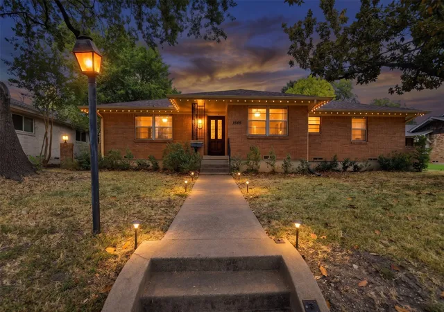 Photo 1 of Single family home for sale at 1545 W Pentagon Pkwy, Dallas, TX 75224 | MLS# 21374286 | Listing updated on 2026-09-12