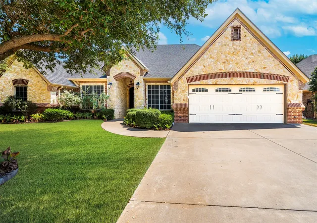 Photo 2 of Single family home for sale at 3224 Fry Boat Ln, Granbury, TX 76049 | MLS# 21376111 | Listing updated on 2026-10-07