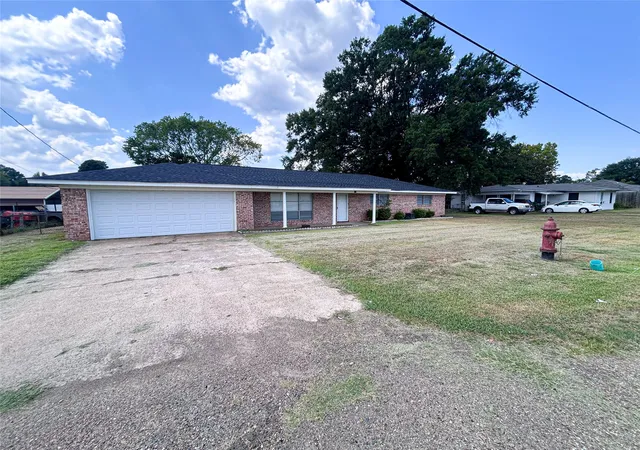 Photo 2 of Single family home for sale at 103 W 1st Street, Hooks, TX 75561 | MLS# 21375425 | Listing updated on 2026-09-11