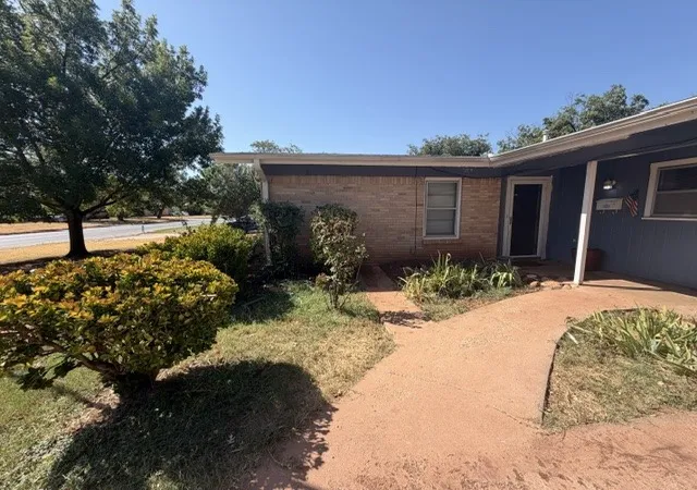 Photo 3 of Single family home for sale at 1414 N Willis St, Abilene, TX 79603 | MLS# 21376125 | Listing updated on 2026-10-06