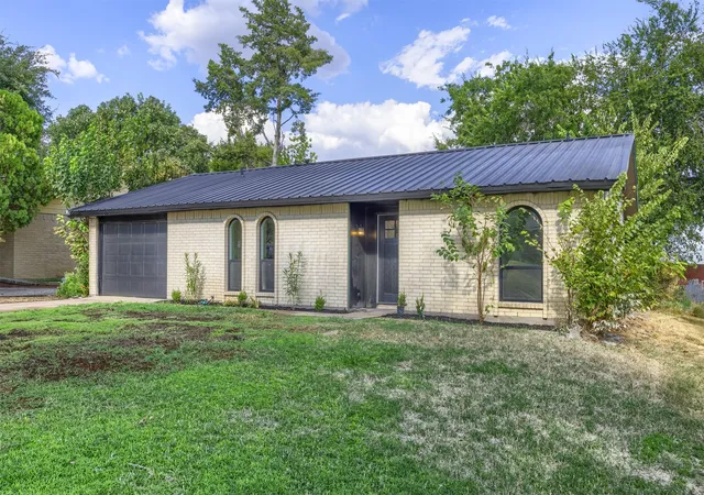 Photo 3 of Single family home for sale at 2304 Yorktown Dr, Plano, TX 75074 | MLS# 21373162 | Listing updated on 2026-09-11