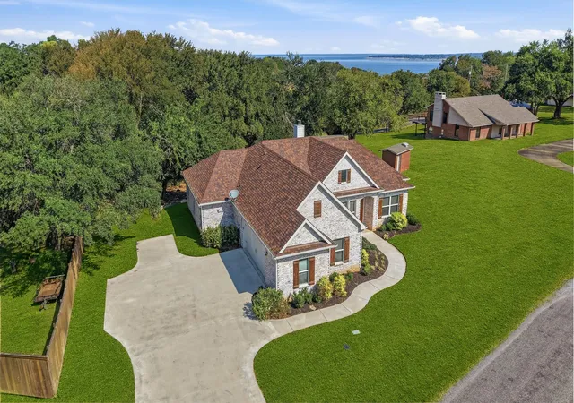 Photo 2 of Single family home for sale at 57 Texoma Ter Rd, Denison, TX 75020 | MLS# 21376152 | Listing updated on 2026-09-27