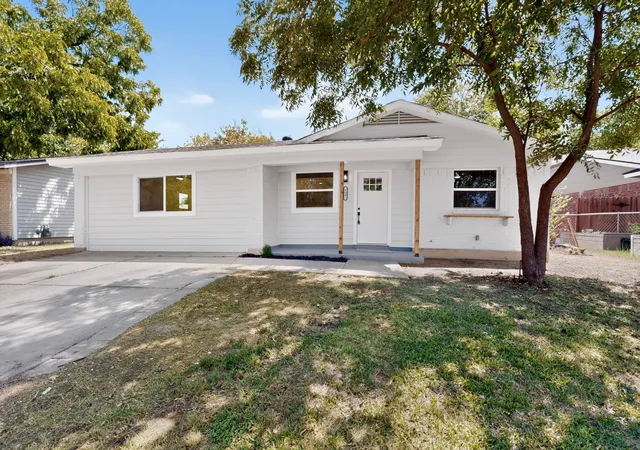 Single family home for sale at 4841 Eastover Ave, Fort Worth, TX 76119 | MLS# 21370648