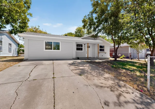 Photo 3 of Single family home for sale at 4841 Eastover Ave, Fort Worth, TX 76119 | MLS# 21370648 | Listing updated on 2026-10-07