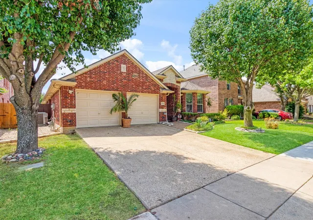 Photo 2 of Single family home for sale at 2703 Cove Dr, Grand Prairie, TX 75054 | MLS# 21375640 | Listing updated on 2026-10-02