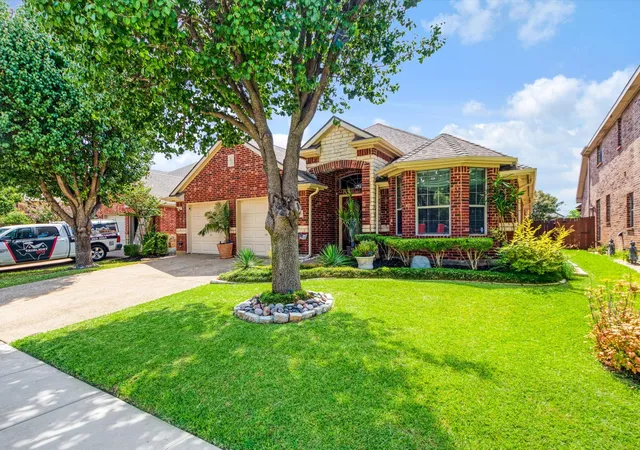 Photo 3 of Single family home for sale at 2703 Cove Dr, Grand Prairie, TX 75054 | MLS# 21375640 | Listing updated on 2026-10-02