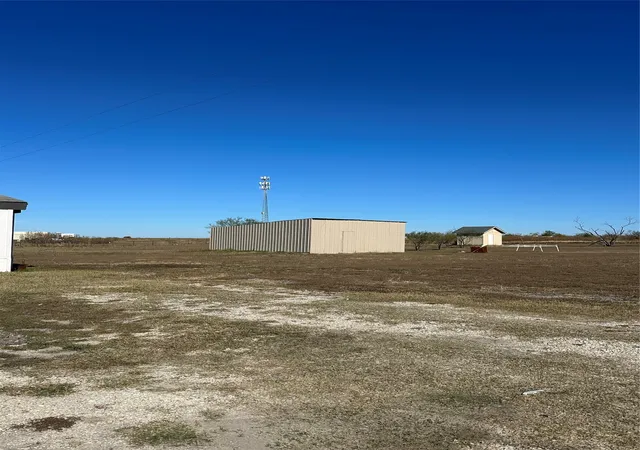 Photo 2 of Manufactured home for sale at 211 Alton, Ennis, TX 75119 | MLS# 21376197 | Listing updated on 2026-09-15