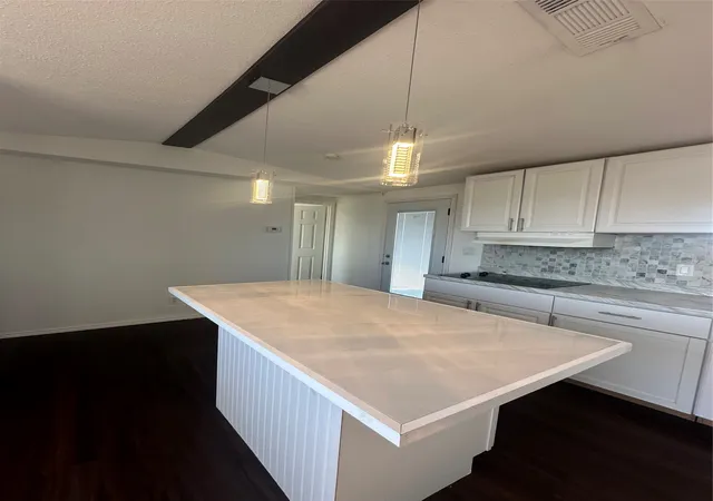 Photo 3 of Manufactured home for sale at 211 Alton, Ennis, TX 75119 | MLS# 21376197 | Listing updated on 2026-09-15