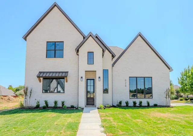 Single family home for sale at 924 Claystone Ridge Dr, Burleson, TX 76028 | MLS# 21376219 | Listing updated on 2026-09-12