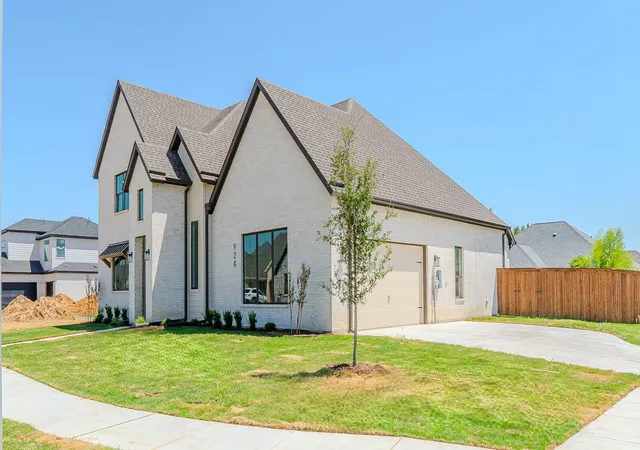 Photo 1 of Single family home for sale at 924 Claystone Ridge Dr, Burleson, TX 76028 | MLS# 21376219 | Listing updated on 2026-09-12