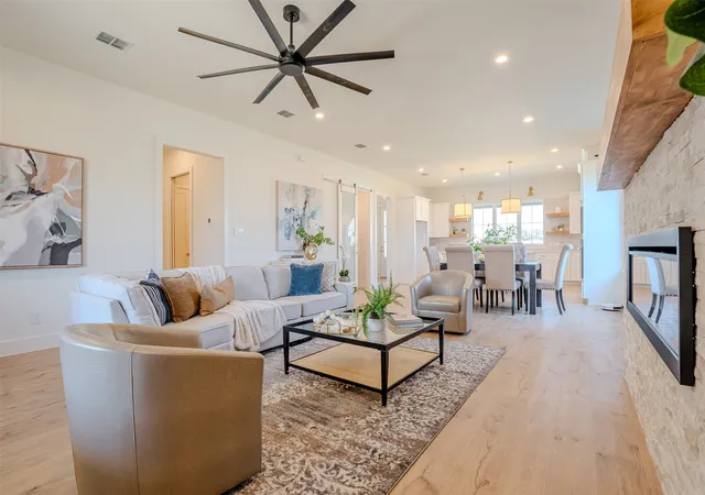 Photo 3 of Single family home for sale at 924 Claystone Ridge Dr, Burleson, TX 76028 | MLS# 21376219 | Listing updated on 2026-09-12