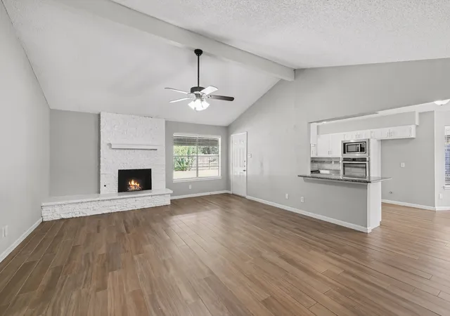 Photo 3 of Single family home for sale at 826 Glacier Ln, Grapevine, TX 76051 | MLS# 21376231 | Listing updated on 2026-09-30