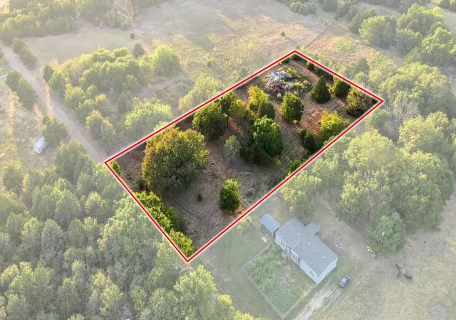 Photo 1 of Land for sale at 117 W Pecan St, Ravenna, TX 75476 | MLS# 21375605 | Listing updated on 2026-09-09