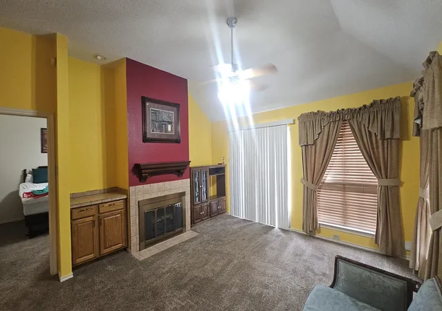 Photo 2 of Single family home for sale at 827 Quail Brk Dr, Arlington, TX 76001 | MLS# 21376208 | Listing updated on 2026-09-09