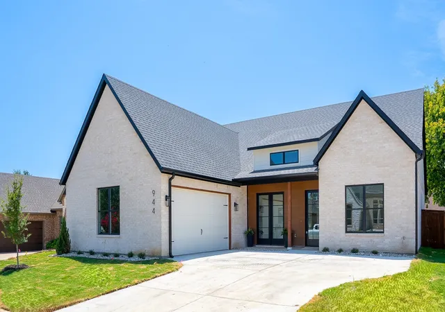 Photo 2 of Single family home for sale at 944 Claystone Ridge Dr, Burleson, TX 76028 | MLS# 21376247 | Listing updated on 2026-09-12
