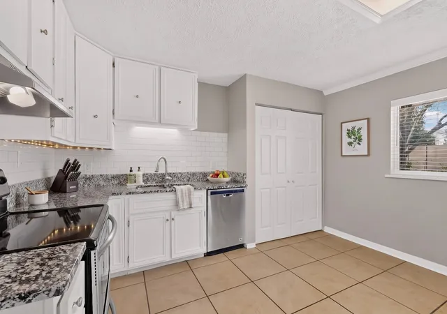 Photo 4 of Single family home for sale at 501 Starling Dr, Mesquite, TX 75149 | MLS# 21360046 | Listing updated on 2026-09-14