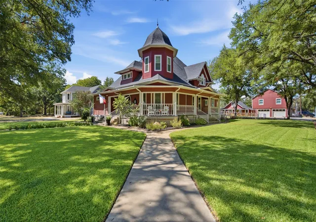Photo 2 of Sale Pending at 700 Cherry St, Graham, TX 76450 | MLS# 21375576 | Listing updated on 2026-10-03