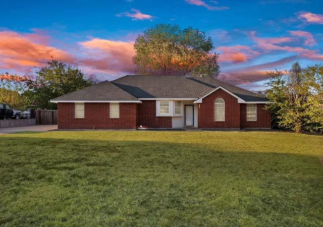 Photo 1 of Sale Pending at 317 Anita Ln, Waxahachie, TX 75165 | MLS# 21375793 | Listing updated on 2026-09-14