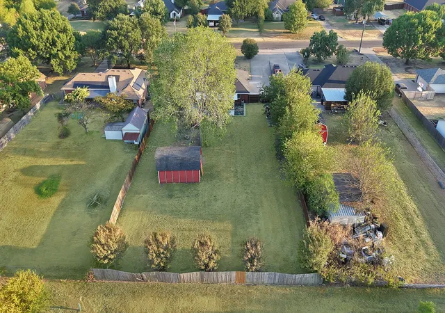Photo 3 of Sale Pending at 317 Anita Ln, Waxahachie, TX 75165 | MLS# 21375793 | Listing updated on 2026-09-14