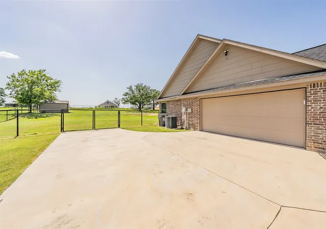 Photo 4 of Single family home for sale at 1268 County Rd 4797, Springtown, TX 76082 | MLS# 21376194 | Listing updated on 2026-09-15