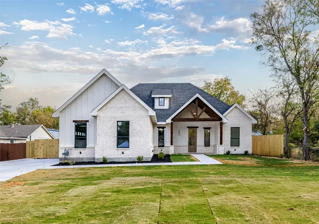 Single family home for sale at 5805 Graham St, Fort Worth, TX 76114 | MLS# 21376304 | Listing updated on 2026-09-09