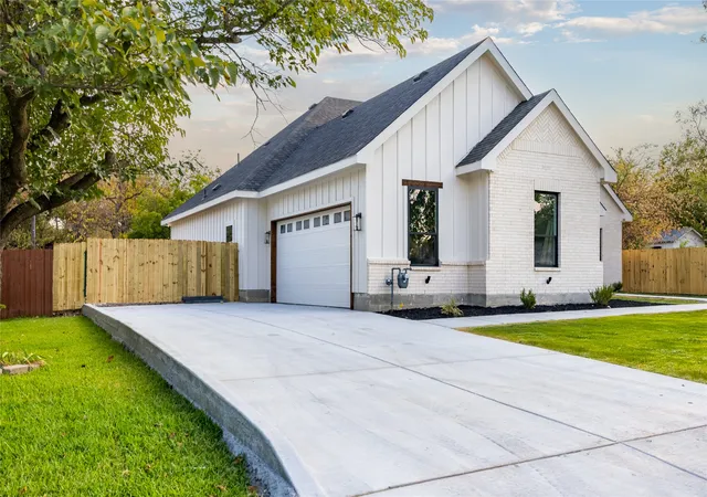 Photo 3 of Single family home for sale at 5805 Graham St, Fort Worth, TX 76114 | MLS# 21376304 | Listing updated on 2026-09-09