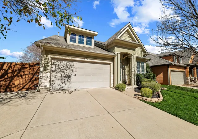 Photo 1 of Single family home for sale at 124 Myrtle Crk, Grapevine, TX 76051 | MLS# 21375989 | Listing updated on 2026-09-20