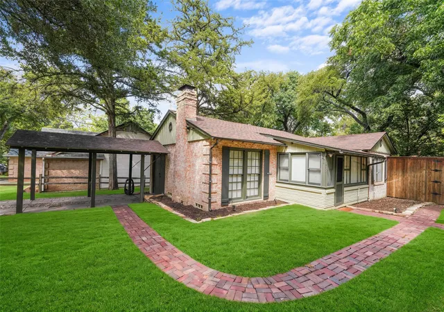Photo 3 of Single family home for sale at 2819 Alden Ave, Dallas, TX 75211 | MLS# 21375460 | Listing updated on 2026-10-06
