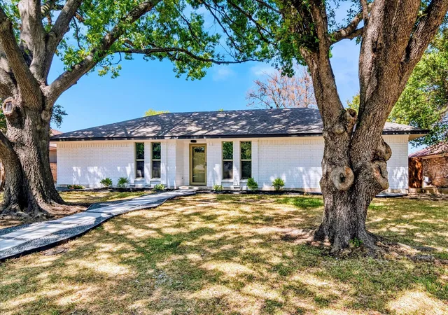 Photo 2 of Single family home for sale at 903 Emerson Dr, Allen, TX 75002 | MLS# 21361526 | Listing updated on 2026-10-04