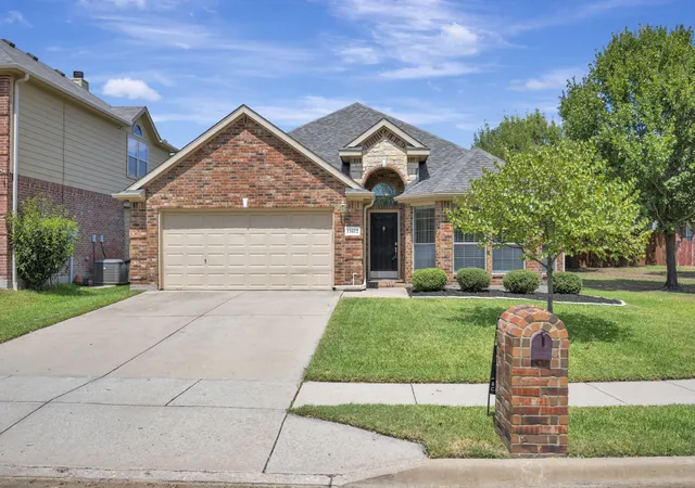 Photo 1 of Sale Pending at 11612 Wild Pear Ln, Fort Worth, TX 76244 | MLS# 21370081 | Listing updated on 2026-09-14