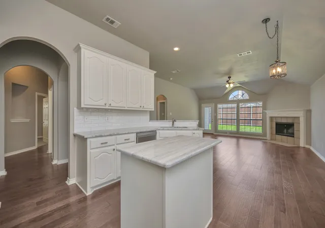 Photo 4 of Sale Pending at 11612 Wild Pear Ln, Fort Worth, TX 76244 | MLS# 21370081 | Listing updated on 2026-09-14