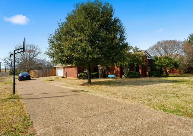 Photo 3 of Single family home for sale at 710 Gibraltar Ln, Lorena, TX 76655 | MLS# 21376365 | Listing updated on 2026-09-21