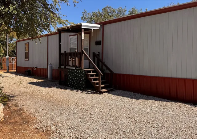 Photo 3 of Manufactured home for sale at 2804 Cedarhill St, Granbury, TX 76048 | MLS# 21376372 | Listing updated on 2026-09-09