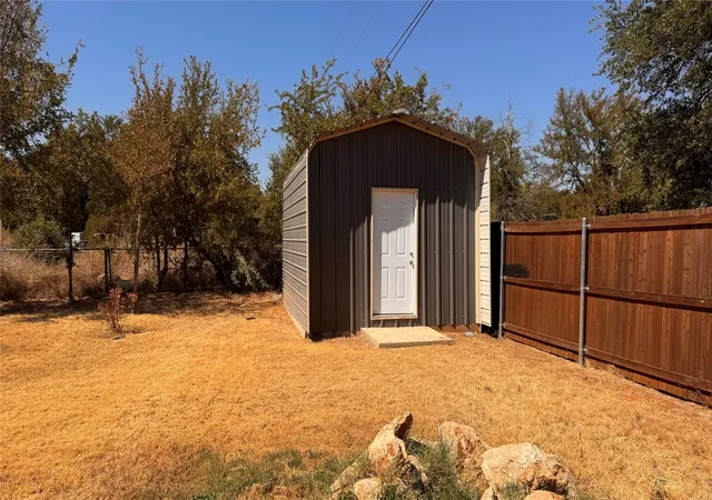 Photo 4 of Manufactured home for sale at 2804 Cedarhill St, Granbury, TX 76048 | MLS# 21376372 | Listing updated on 2026-09-09