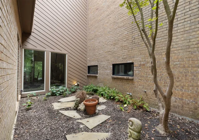 Photo 4 of Single family home for sale at 6822 Blue Mesa Dr, Dallas, TX 75252 | MLS# 21373749 | Listing updated on 2026-09-13